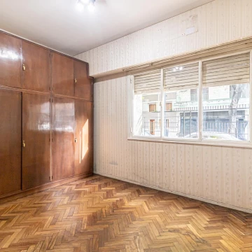 Venta departamento Planta Baja, patio. 3 ambientes. Bajas expensas. Apto crédito. Villa Pueyrredón
