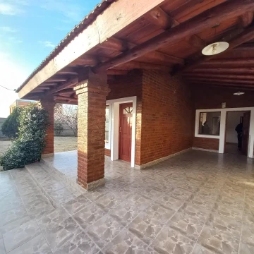 Casa 2 dormitorios y pileta