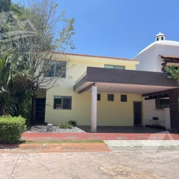 Casa en Renta en Cumbres