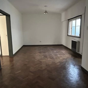 Departamento en Venta de 2 dormitorios en 57 entre 18/19 - La Plata - 2 Piso por escalera
