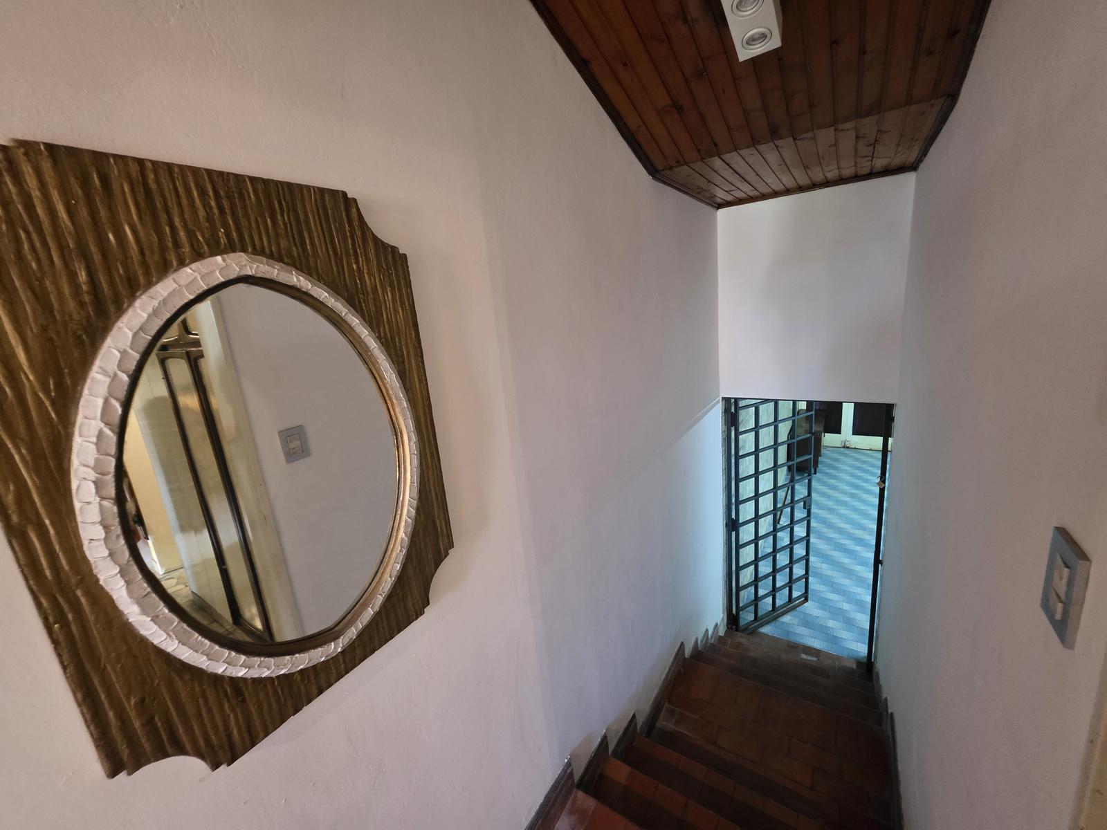 acceso cochera y playroom
