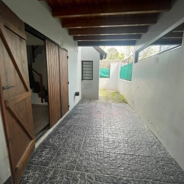 Duplex dos dormitorios en alquiler. Tolosa, La Plata