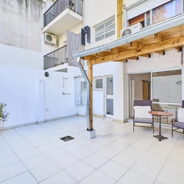Venta Departamento Monoambiente con gran Patio Cocina y vestidor en recoleta