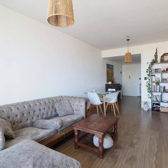 Departamento 4 ambientes con balcón aterrazado en Venta 