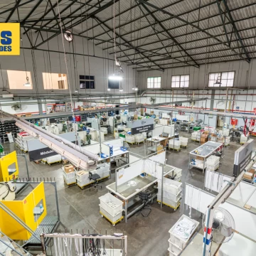 Venta. Galpon 900 m2 + 900m2 de oficinas. Mixtura 2. Pompeya.