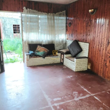 Apartamento en venta en Canelones con 2 dormitorios para reciclar