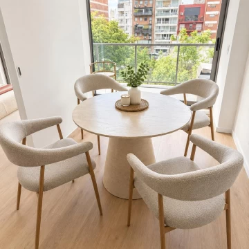 Departamento dos ambientes con balcón a la venta en Cañitas.