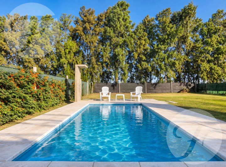 CASA EN VENTA EN DRIVING GOLF, SAN PEDRO – 1.000 M², PISCINA Y GALERÍA CON PARRILLA