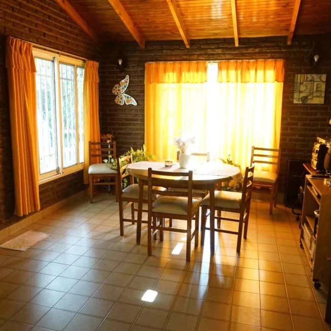 VENTA CASA  5 AMBIENTES, PATIO, PARRILLA Y JARDIN EN EL LIBERTADOR - LOMA HERMOSA - TRES DE FEBRERO
