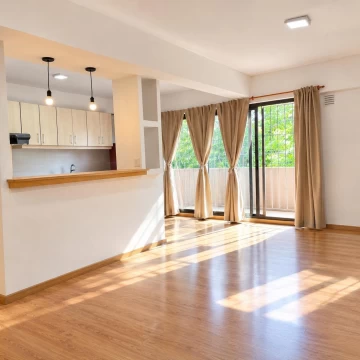 Espectacular Departamento en Venta Godoy Cruz Frente a Plaza Biritos con Cochera y Balcón