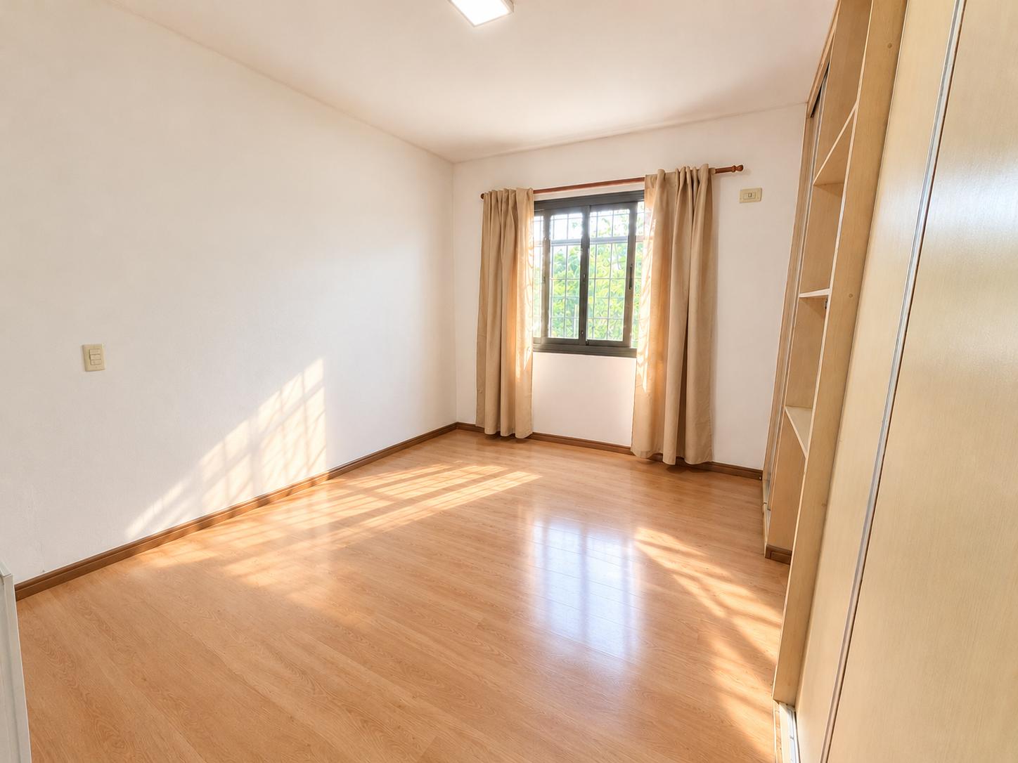 Dormitorio Principal toma lateral ( sin cama)