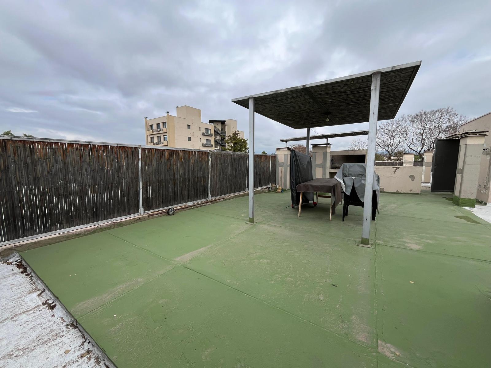 Area de terraza con churrasquera