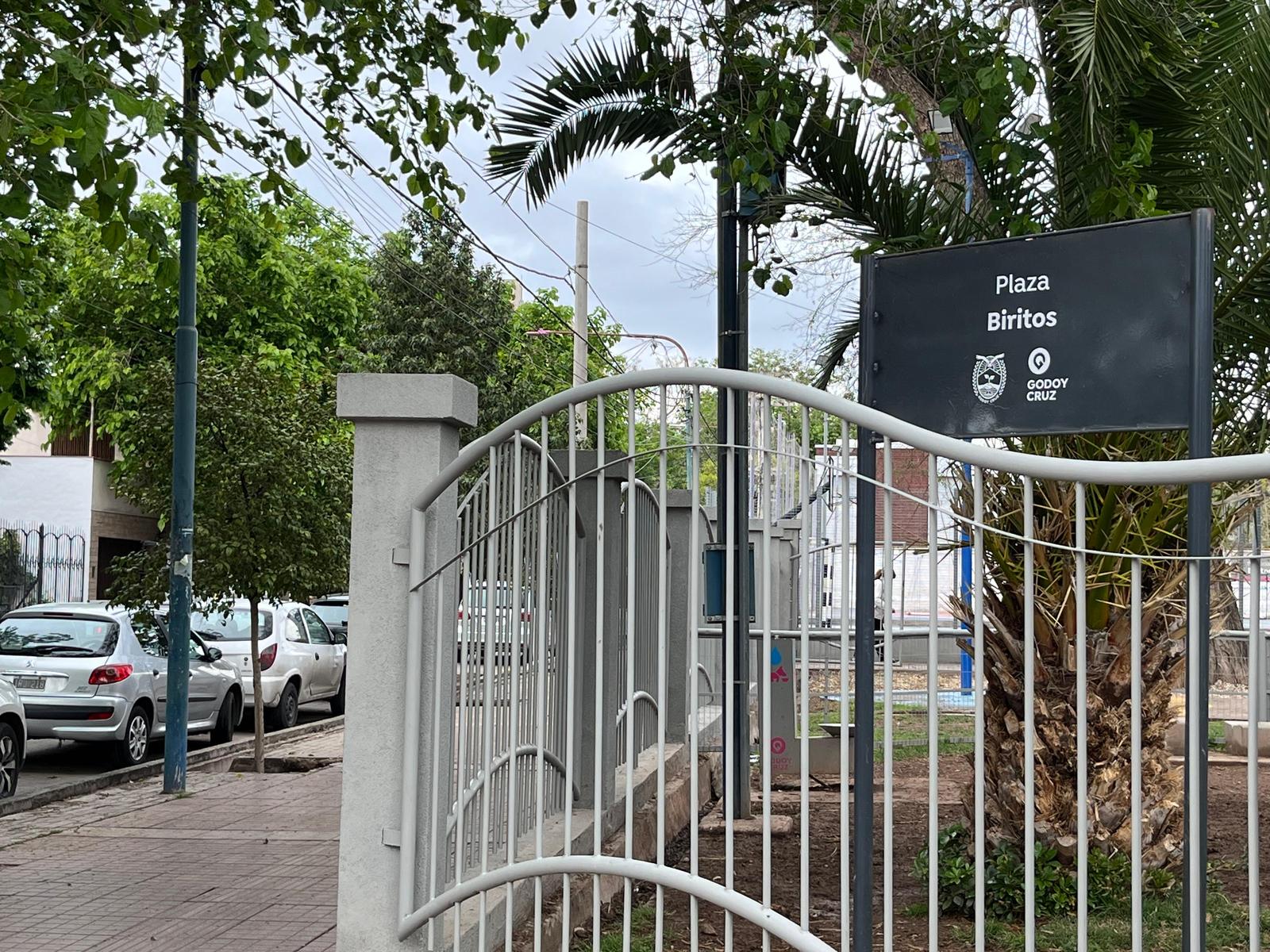 Frente a Parque y Centro deportivo