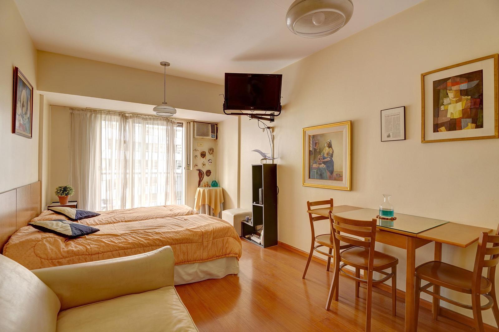 TV y mesa