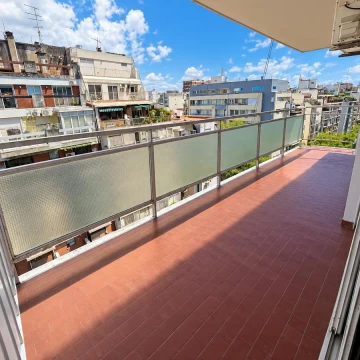 Venta 3 Ambientes con Dependencia, Balcón Aterrazado y Cochera – Recoleta