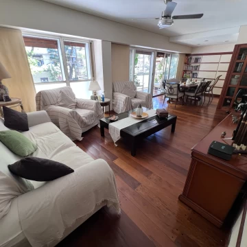 Departamento en venta de 4 ambientes. Balcón. Dos patios. Cochera. 4 baños. Seguridad. Las cañitas.