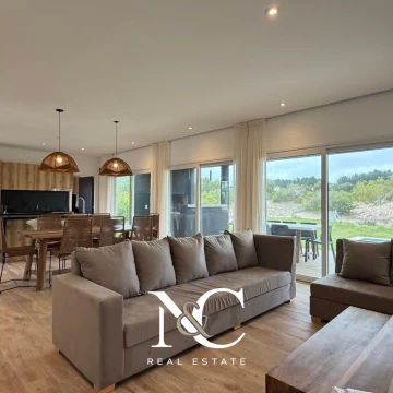 Casa en venta en Costa Esmeralda 4 dormitorios, piscina y fondo libre
