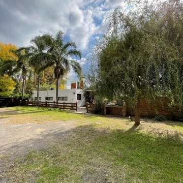 Casa en venta en Alfonsina Storni 420