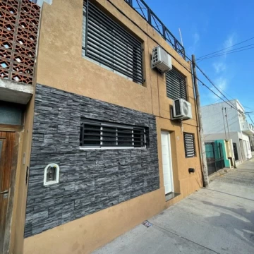 Casa en venta en Lamadrid 18