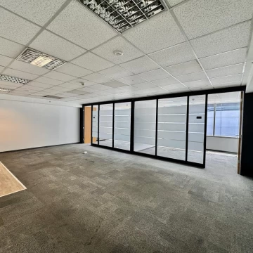 Oficina de 97 m² muy luminosa con vistas al Hotel Hilton – Puerto Madero