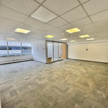 Oficina de 90 m² con cochera en moderno edificio – Puerto Madero