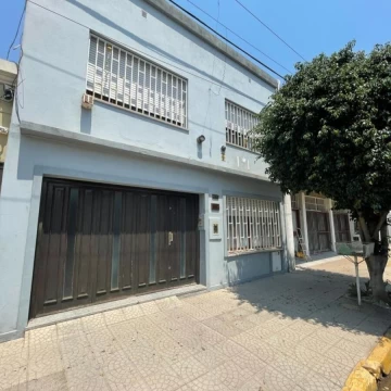 Casa en venta en Pellegrini 658