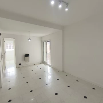 Departamento en alquiler de dos dormitorios con baulera en Rosario Centro