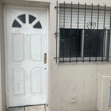 Alquiler casa dos dormitorios. La Plata