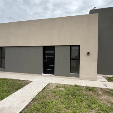 SE ALQUILA CASA EN RICARDONE
