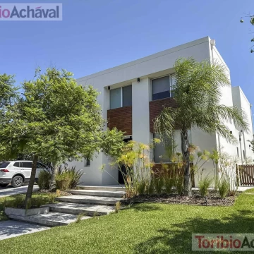 Casa a la laguna, en Venta, en Barrio Los Castaños, impecable estado