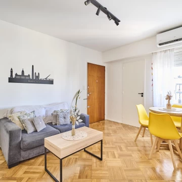 Venta departamento 2 ambientes, reciclado, con balcón en Monserrat