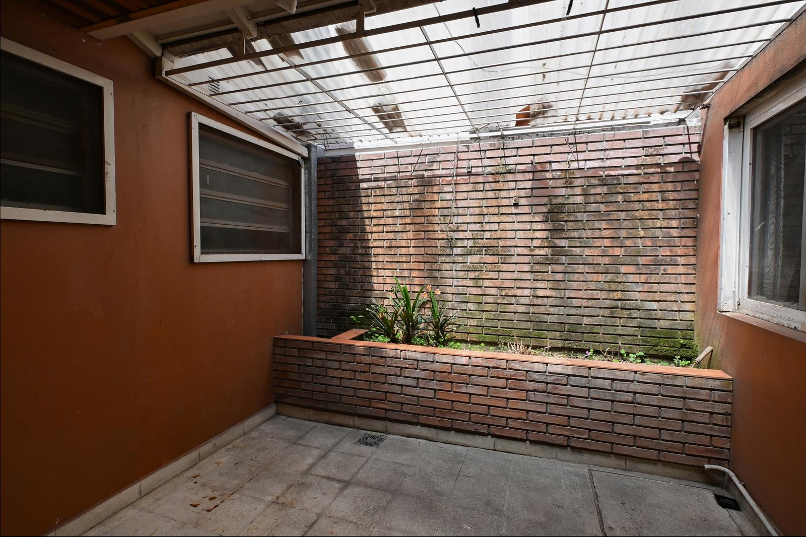 Patio con acceso desde living