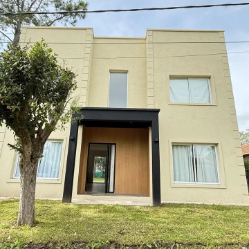 Casa en venta de 4 dorm en Cumbre de la Rosa