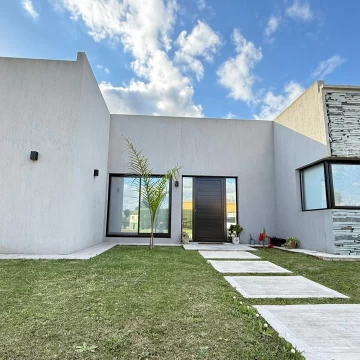 Casa en venta de 3 dorm en El Ensueño