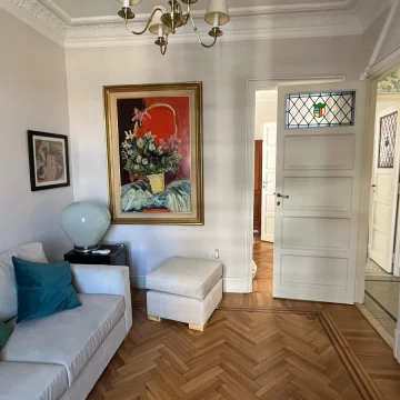 ¡3 ambientes en piso alto RECICLADO, mucha luz!