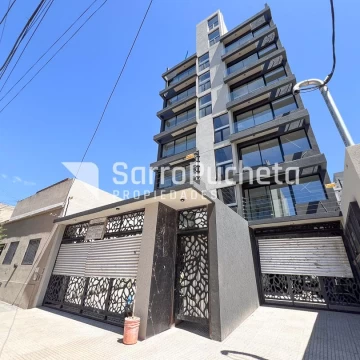 Venta semipiso 2 ambientes con terraza propia y parilla en Morón ( Torre 2)