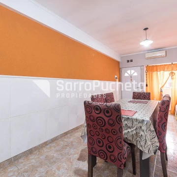 Venta PH 3 ambientes en planta baja con patio, lavadero y cochera en Villa Luzuriaga