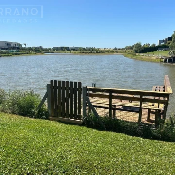 Casa al Lago en Venta, 4 dorm, Master vista al agua, piscina Climatizada. El Cantón Islas