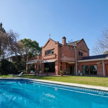 Venta Casa 5 ambientes  Tigre Club de Campo Hacoaj ubicada sobre un lote y medio