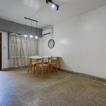 VENTA PH DE 4 AMBIENTES CON PATIO CENTRO DE BALLESTER