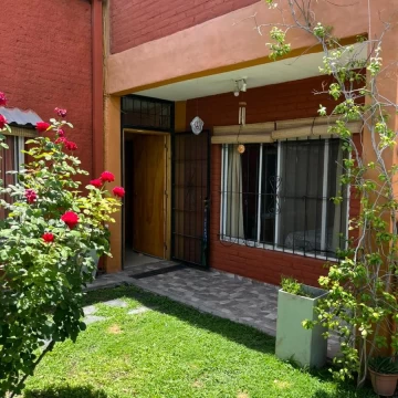 Casa céntrica en calle Paunero, excelente oportunidad residencial  a valor de mercado