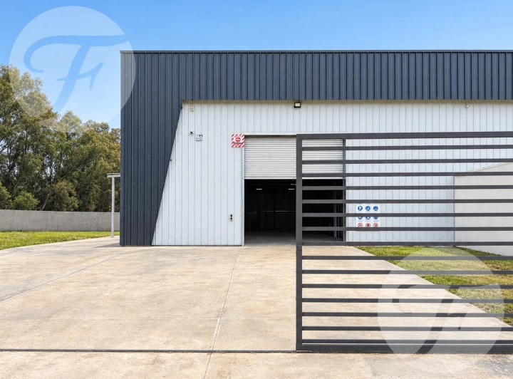 VENTA NAVE INDUSTRIAL CON RENTA – PARQUE INDUSTRIAL SAN PEDRO – 2.009 M² LOTE Y 510 M² CONSTRUIDOS