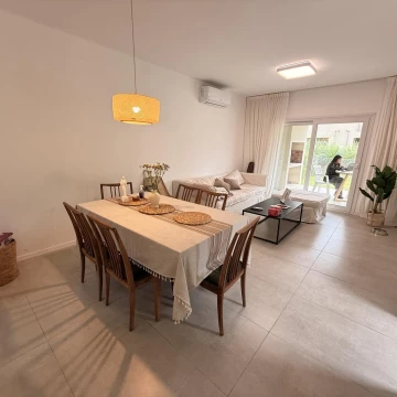 Venta Dúplex 3 amb. 2 suites  parque y galería con parrilla – Saravi Village, Saravi Village