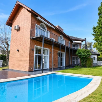 Venta casa 5 ambientes en Campo Grande Apto credito