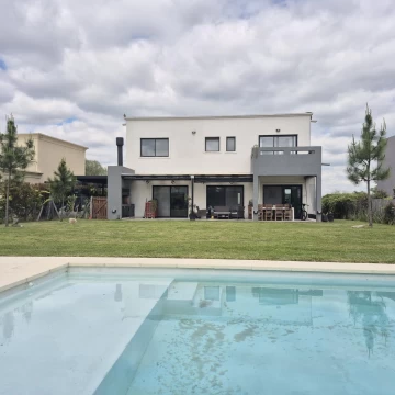 Casa en lote interno San Gabriel Villanueva