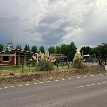 VENTA DE COMPLEJO TURÍSTICO, CASA, DOS CABAÑAS, QUINCHOS Y PILETAS
