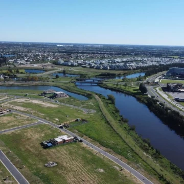 VENTA TERRENO AL LAGO  EN BARRIO SILVESTRE NORDELTA