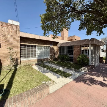 VENTA CASA PARQUE CHACABUCO 3 DORM