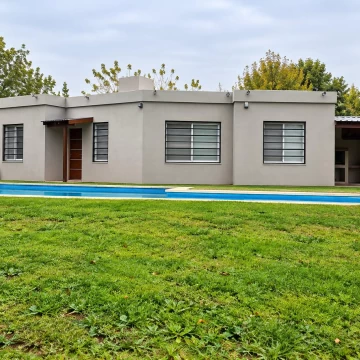 Casa en venta 3 amb en Chascomús con pileta y parque