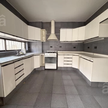 Casa Villa Ballester - Venta - Tres Dormitorios - Escritorio - Gge Dos Autos - Zona Hölters.